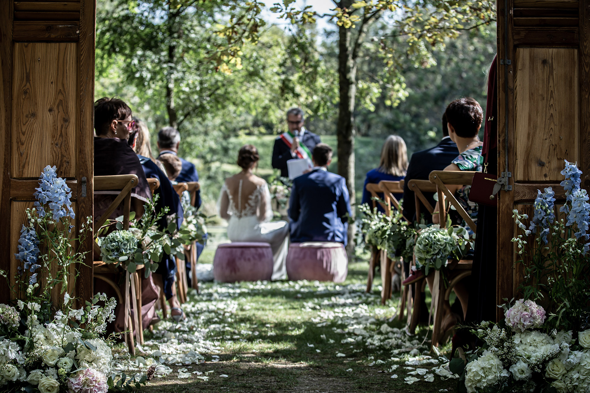 ..imagesweddings enmatrimonio convento annunciata petali bonbons cerimonia civile by Photo27