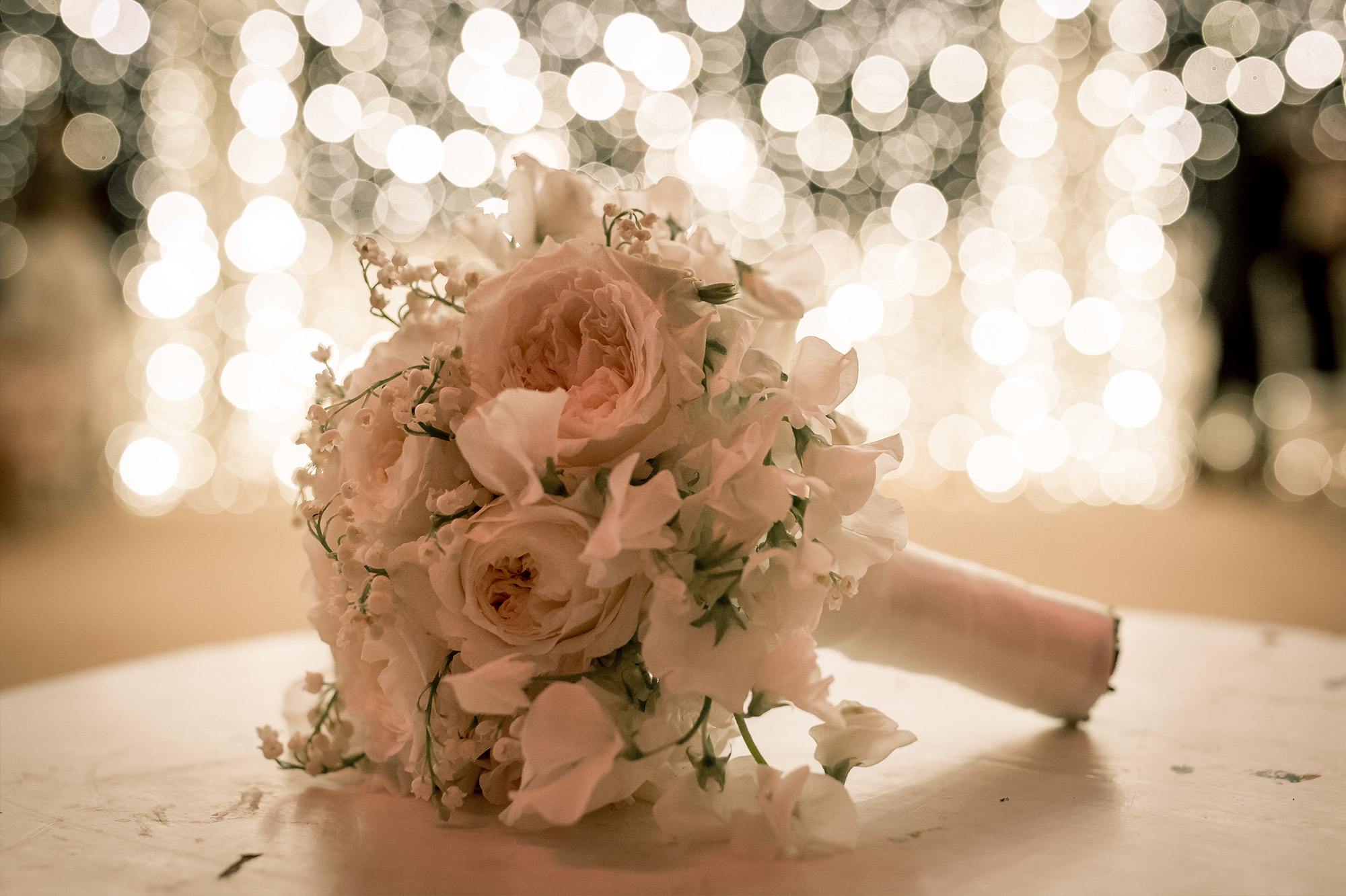 ..imagesweddings enmatrimonio tenuta montecucco toscana verdi voglie sposa bouquet by Photo27