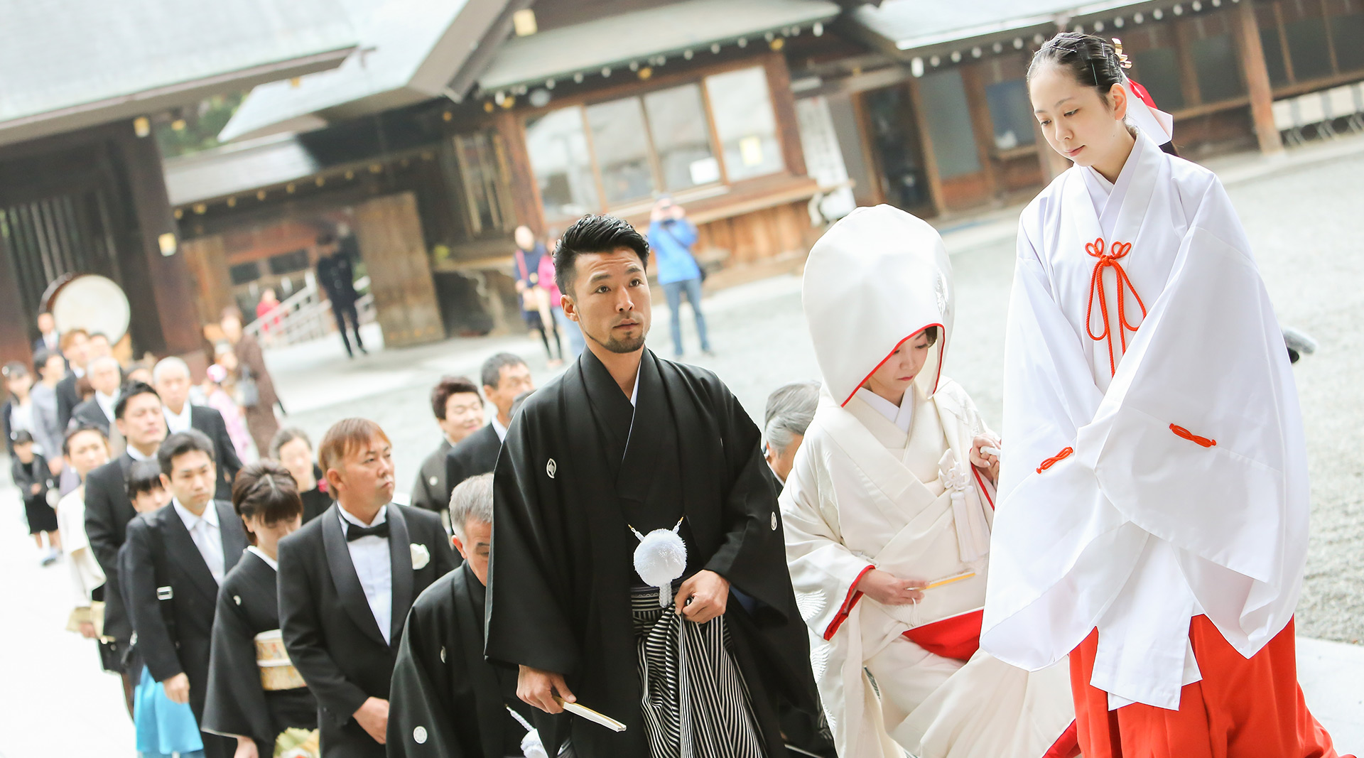 wedding at hokkaido jingu - japanese temple