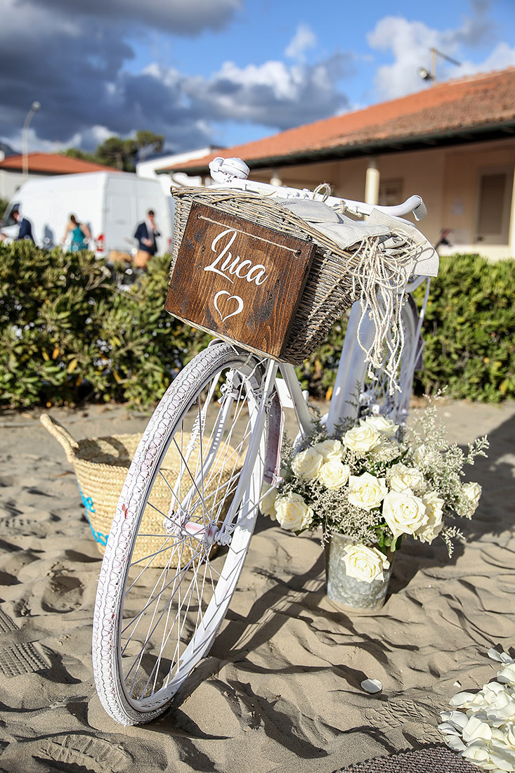 ..imagesweddings enmatrimonio forte dei marmi alessandra grillo luca antonelli beach wedding by Photo27
