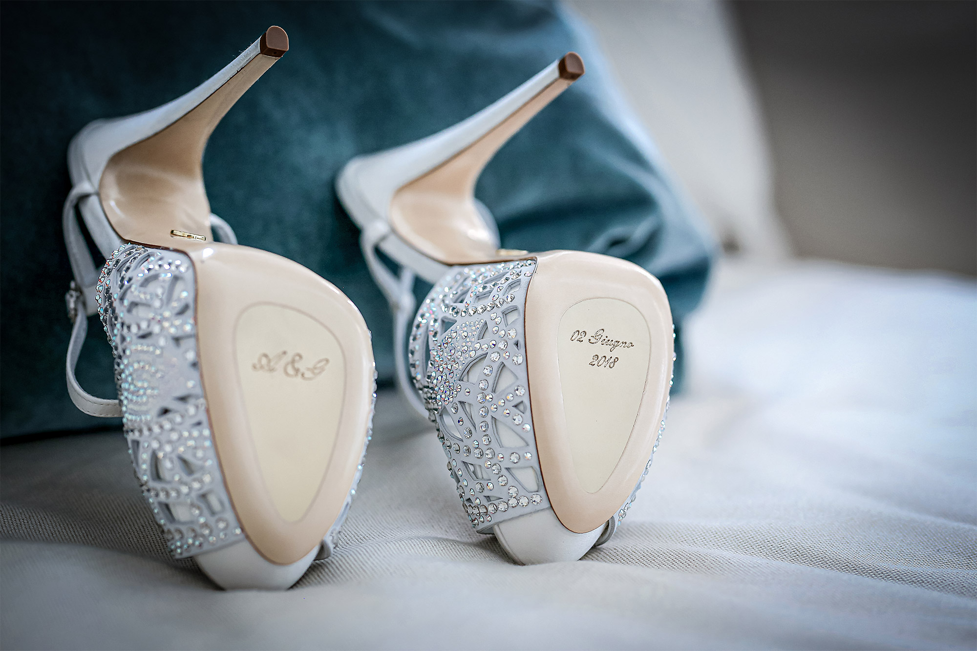bridal shoes wedding venice hotel marriott isola delle rose preparativi sposa by Photo27