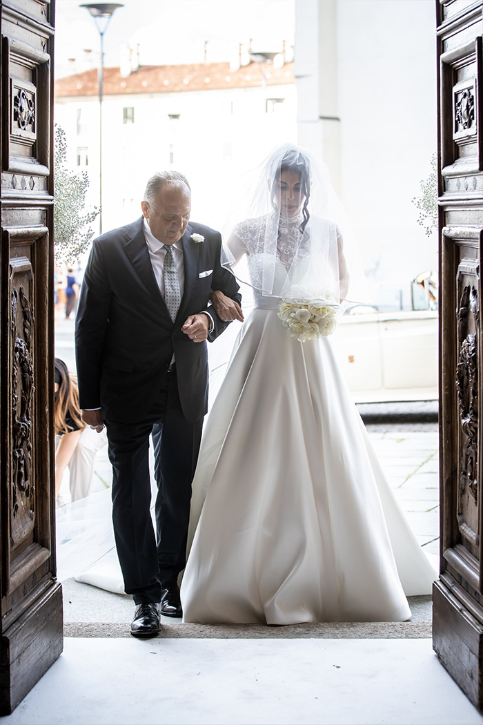 fotografo matrimonio torino foto spontanee entrata sposa in chiesa_photo27 by Photo27